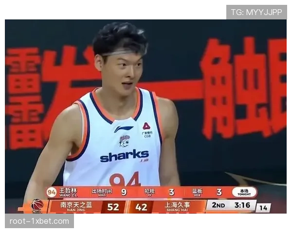 深圳队实施一防一加弱侧包夹策略 有效限制王哲林低位强攻 深圳队实施一防一加弱侧包夹策略 有效限制王哲林低位强攻